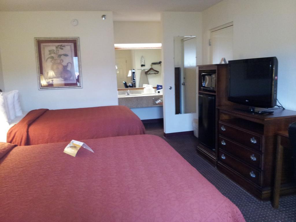 Quality Inn Pelham I-65 exit 246 Exterior foto